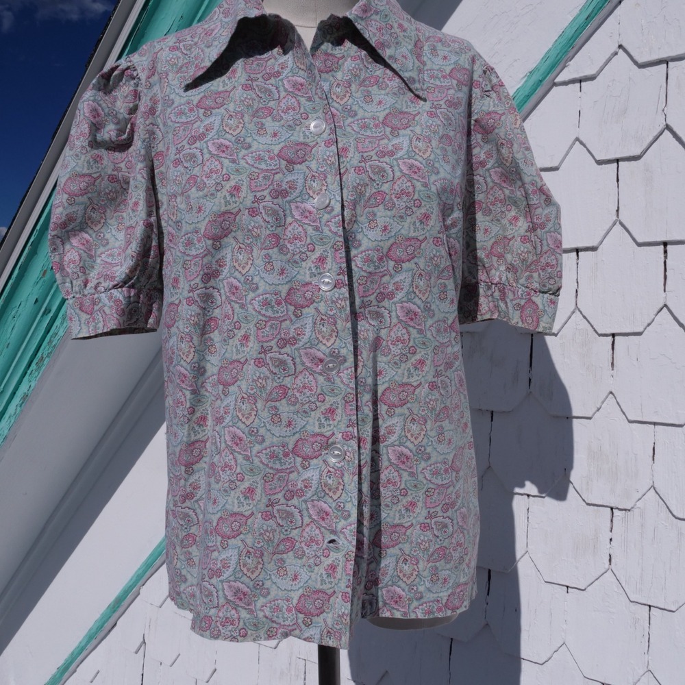 The sweetest vintage handmade 70s calico puff sleeve button down shirt